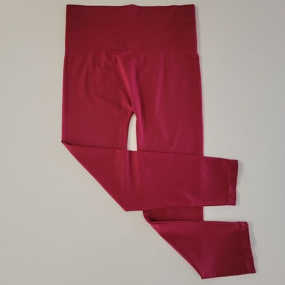 Zenena Outfitters Burgundy Capri Leggings - Picture 3 of 11